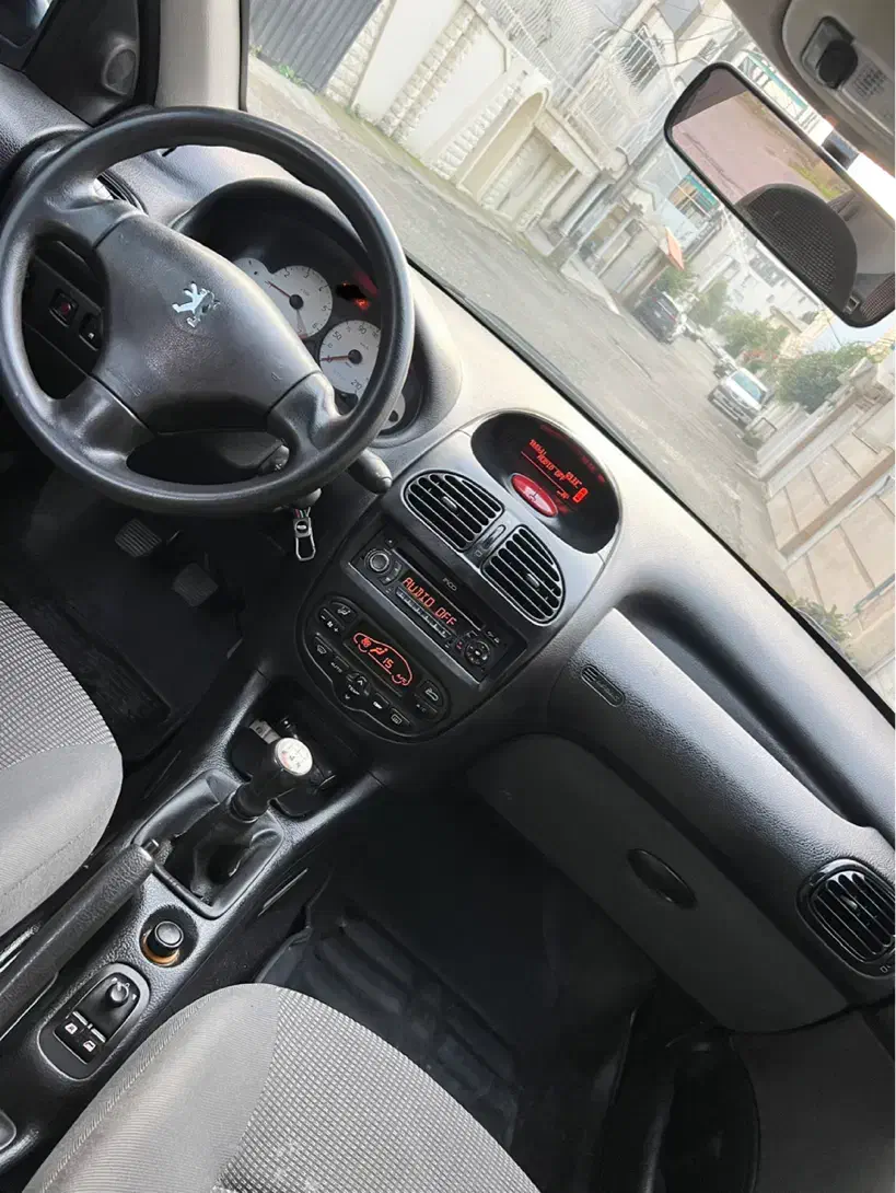 پژو ۲۰۶ صندوق دار v8 - 1396