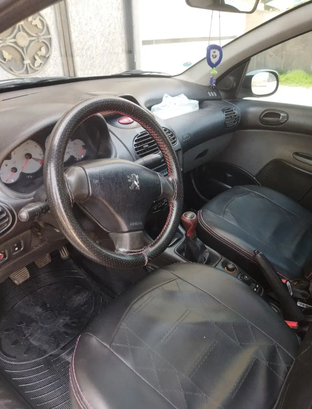 پژو ۲۰۶ صندوق دار v8 - 1396