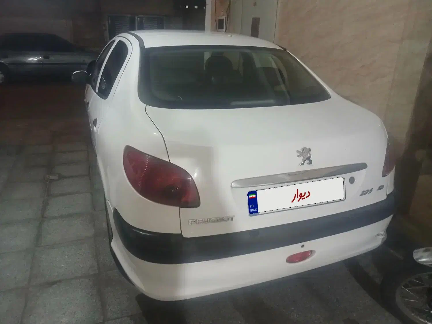 پژو ۲۰۶ صندوق دار v8 - 1396