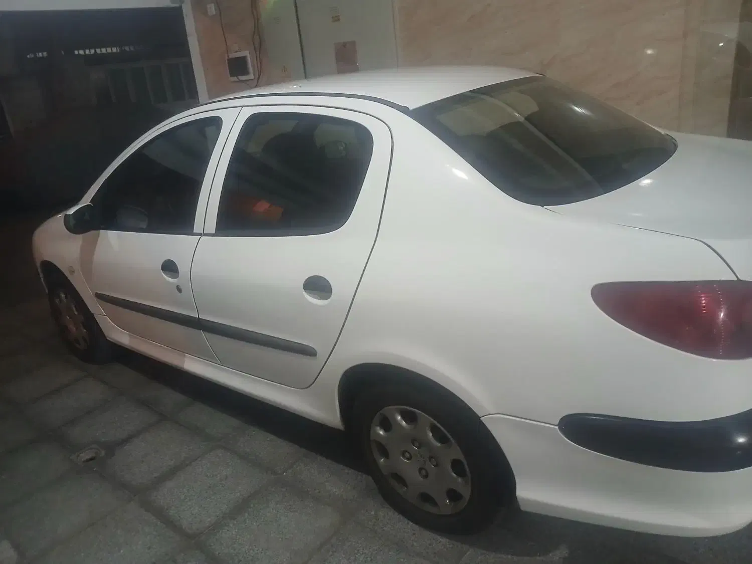 پژو ۲۰۶ صندوق دار v8 - 1396