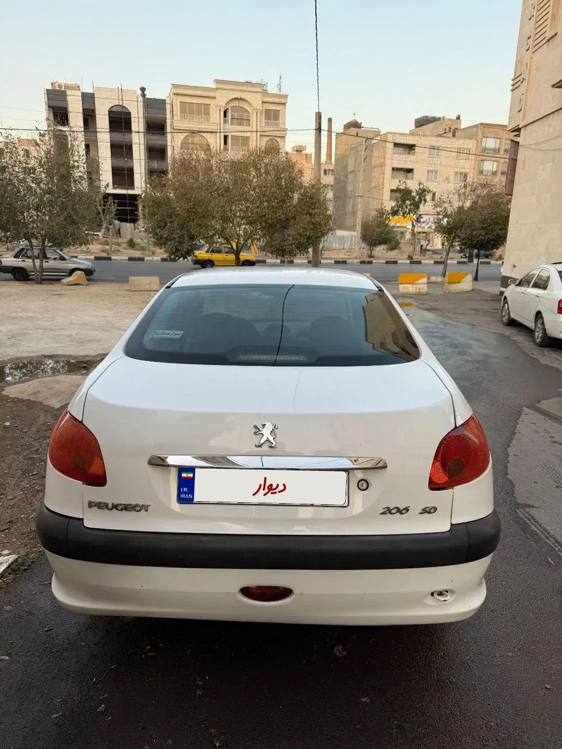 پژو ۲۰۶ صندوق دار v8 - 1391