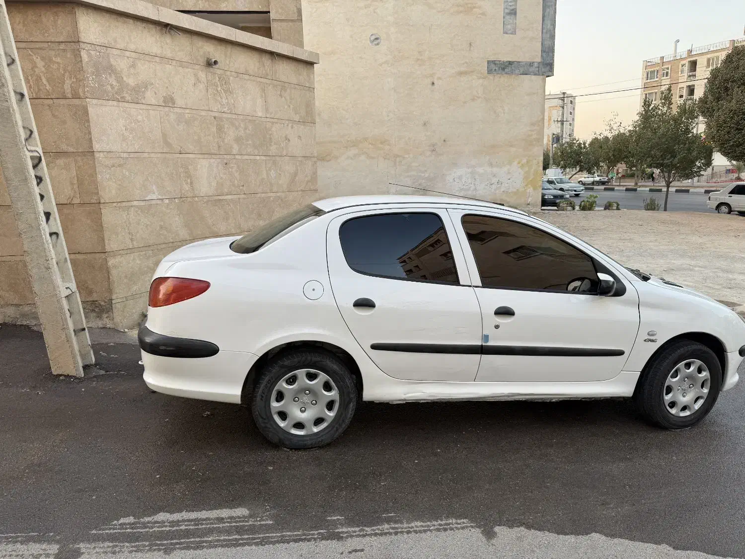 پژو ۲۰۶ صندوق دار v8 - 1391