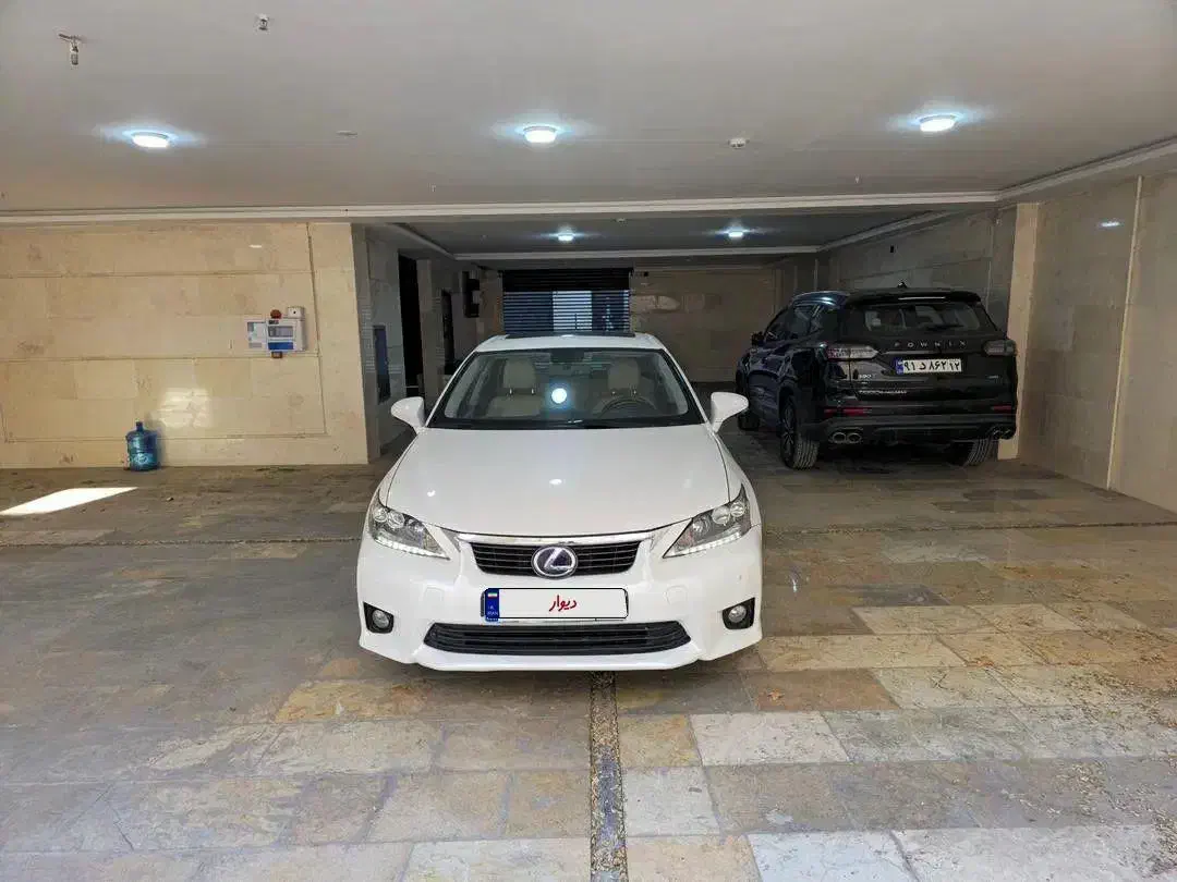 خودرو لکسوس، CT آگهی ann_21172955