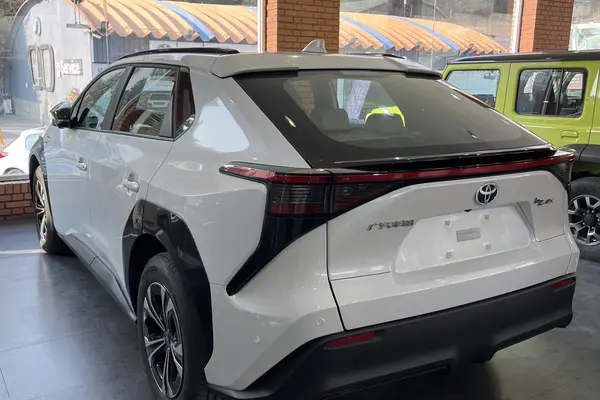 خودرو تویوتا، bZ4X آگهی ann_21205134