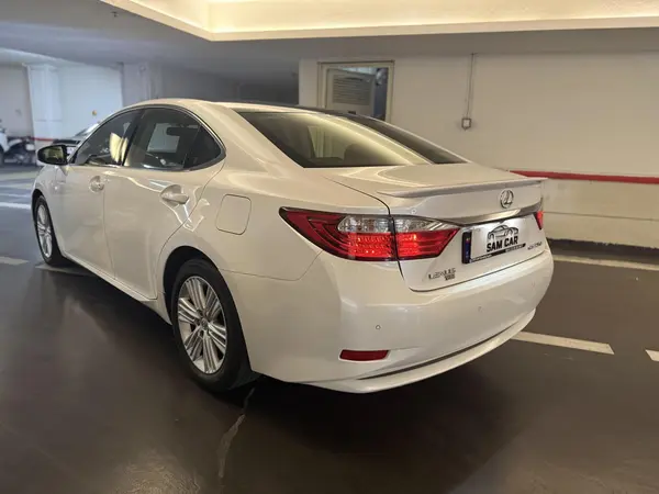 خودرو لکسوس، ES آگهی ann_21233502