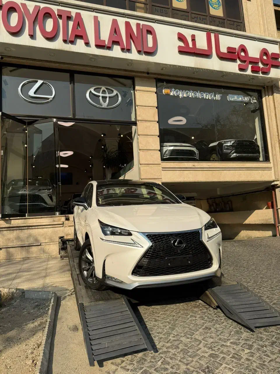خودرو لکسوس، NX آگهی ann_21275306
