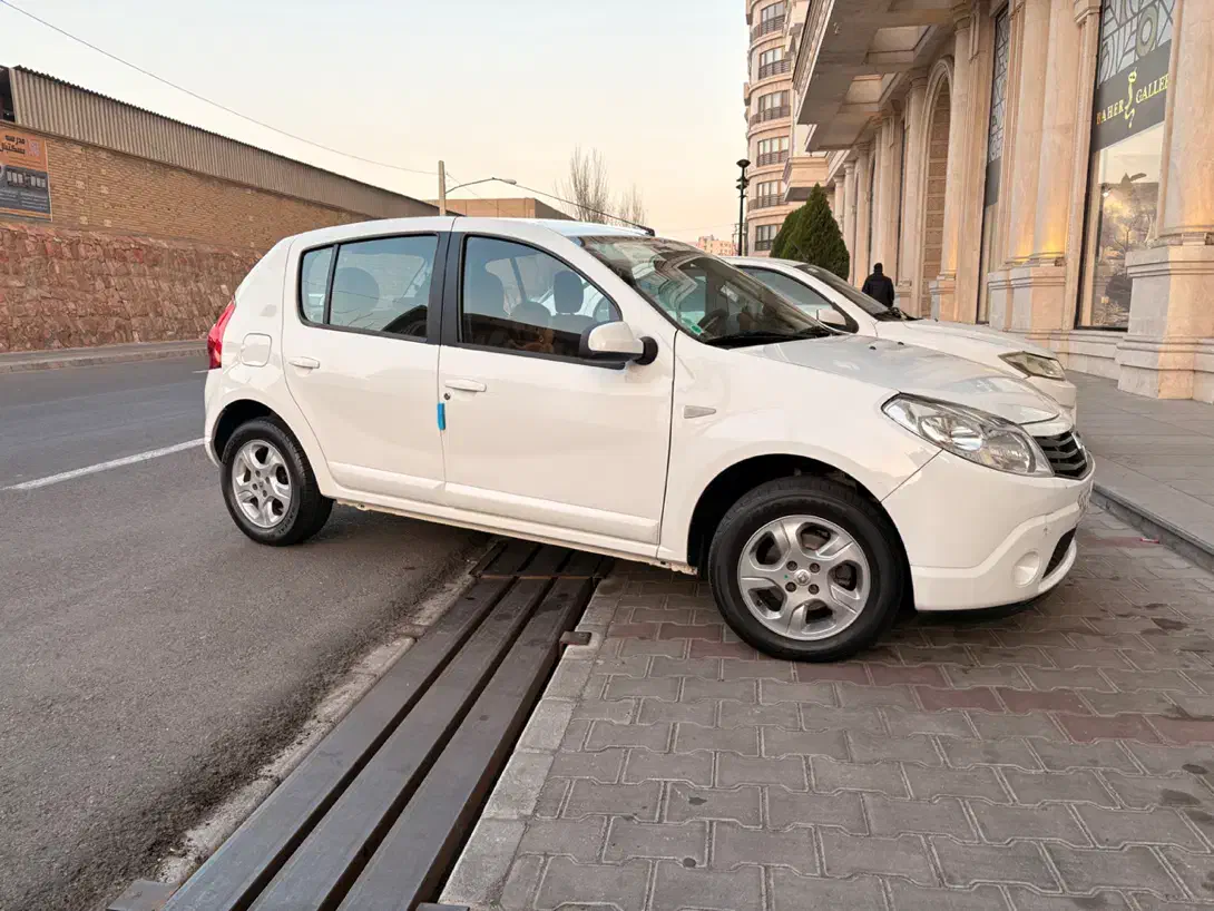 خودرو رنو، ساندرو آگهی ann_21292683