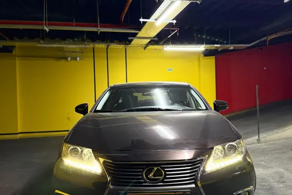 خودرو لکسوس، ES آگهی ann_22220448