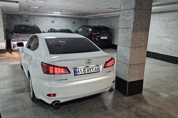 خودرو لکسوس، IS آگهی ann_22263802