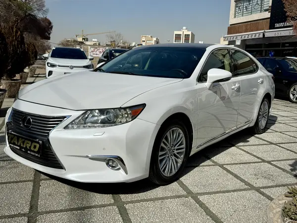 خودرو لکسوس، ES آگهی ann_22443344