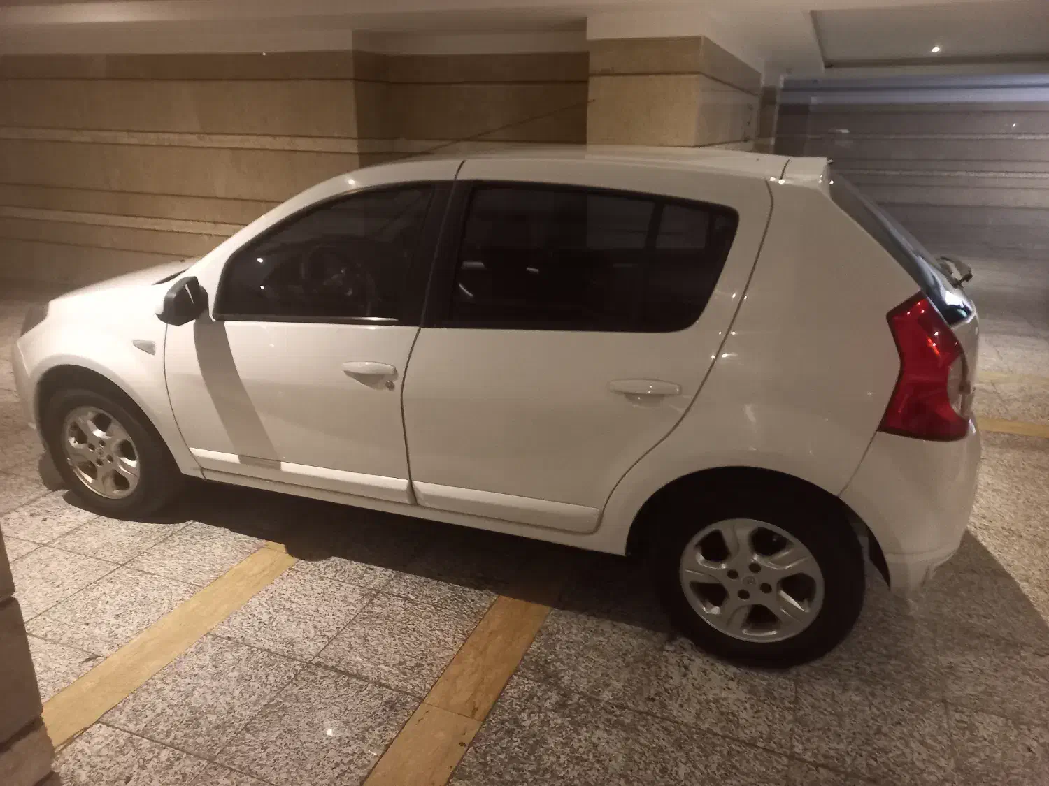 خودرو رنو، ساندرو آگهی ann_22502700