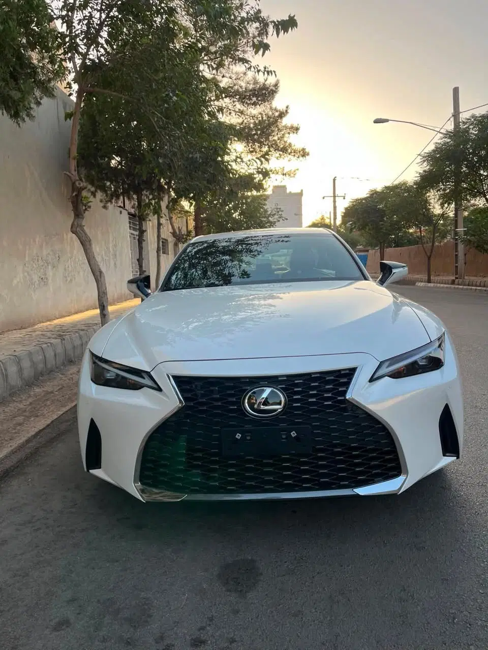 خودرو لکسوس، IS آگهی ann_24331939