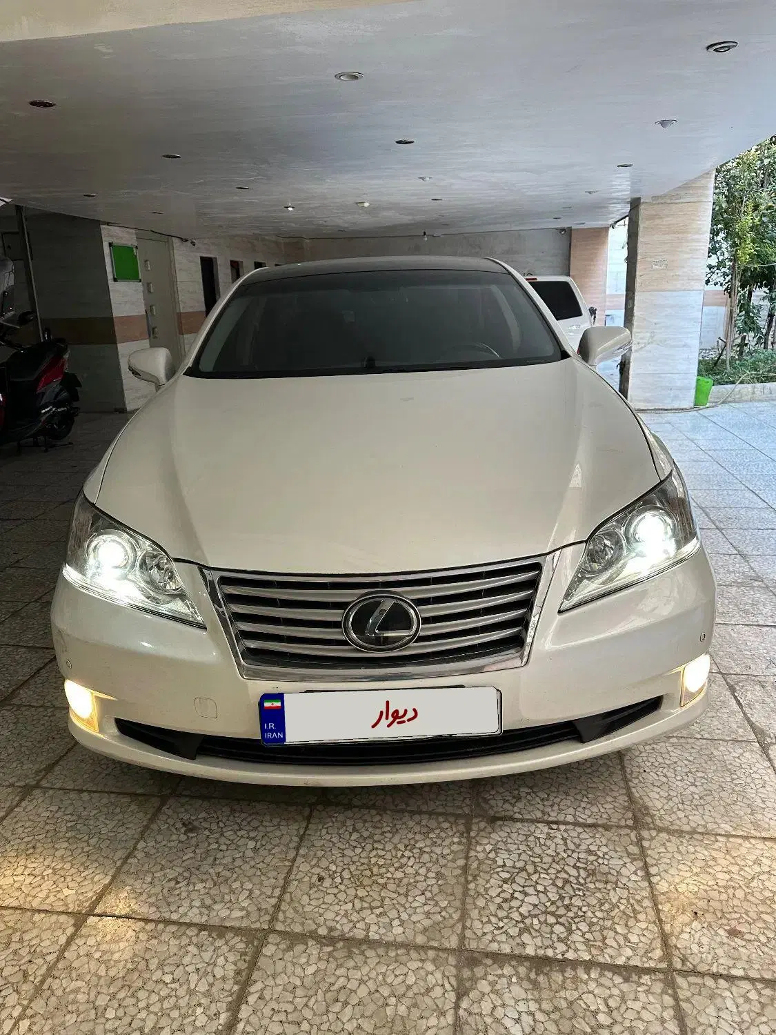 خودرو لکسوس، ES آگهی ann_24998768