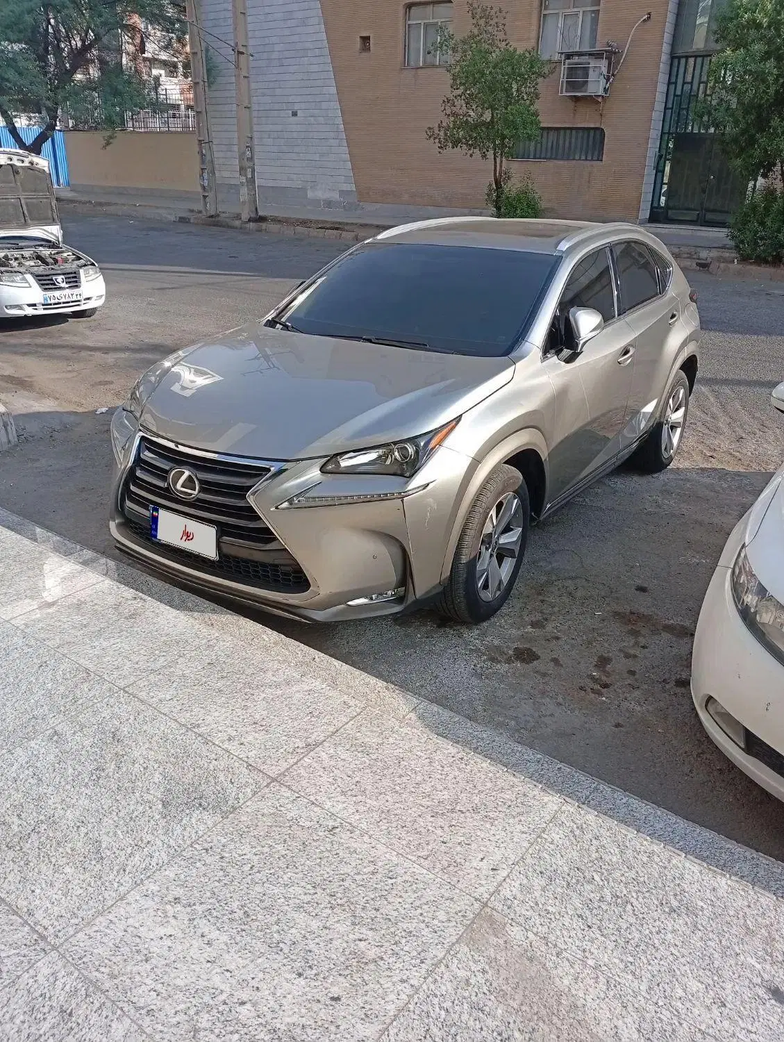 خودرو لکسوس، NX آگهی ann_25341811