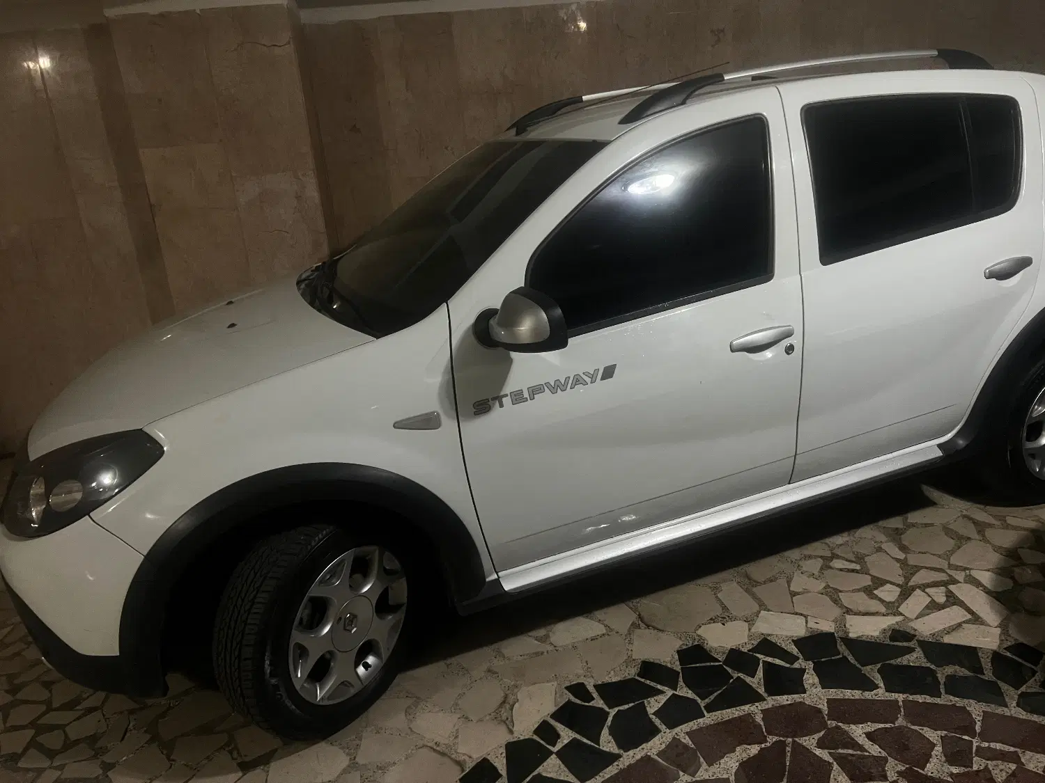 خودرو رنو، ساندرو استپ وی آگهی ann_25415571